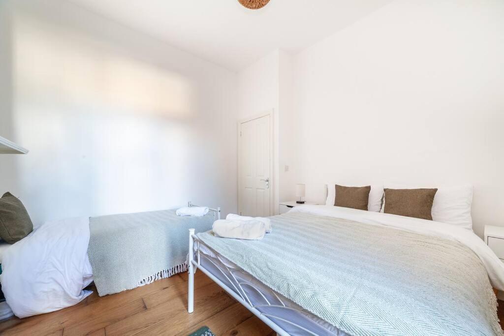 Sleek & Modern 2 Bd In - Sleeps 7 - Parking Appartement *