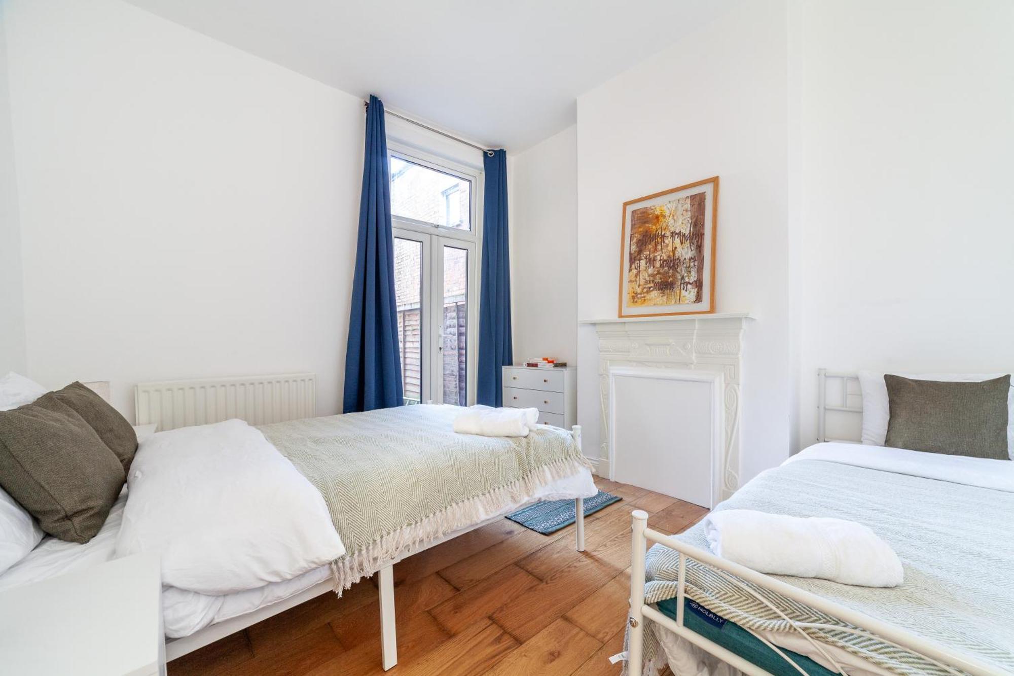 Sleek & Modern 2 Bd In - Sleeps 7 - Parking Londen