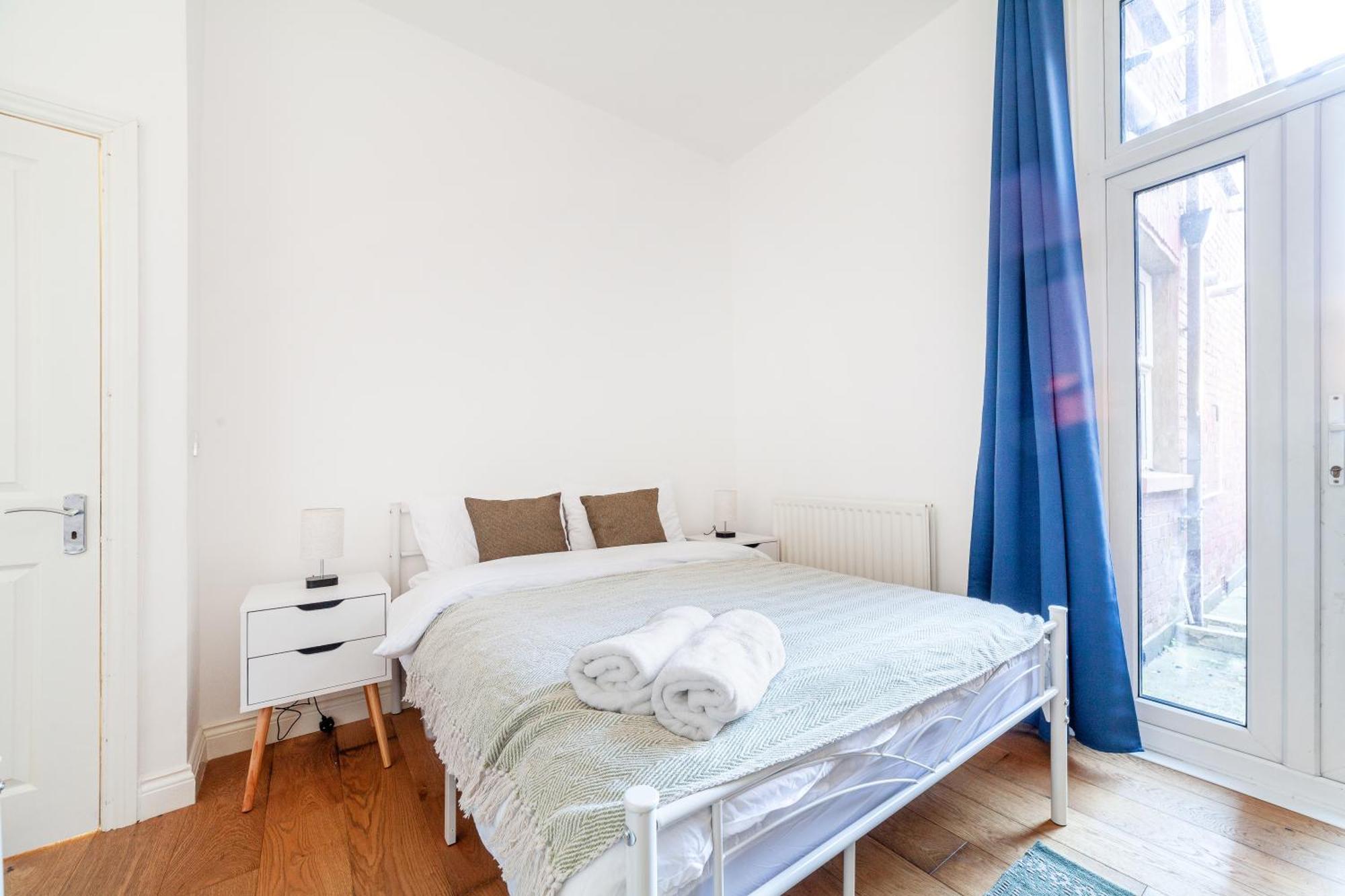 Sleek & Modern 2 Bd In - Sleeps 7 - Parking Appartement