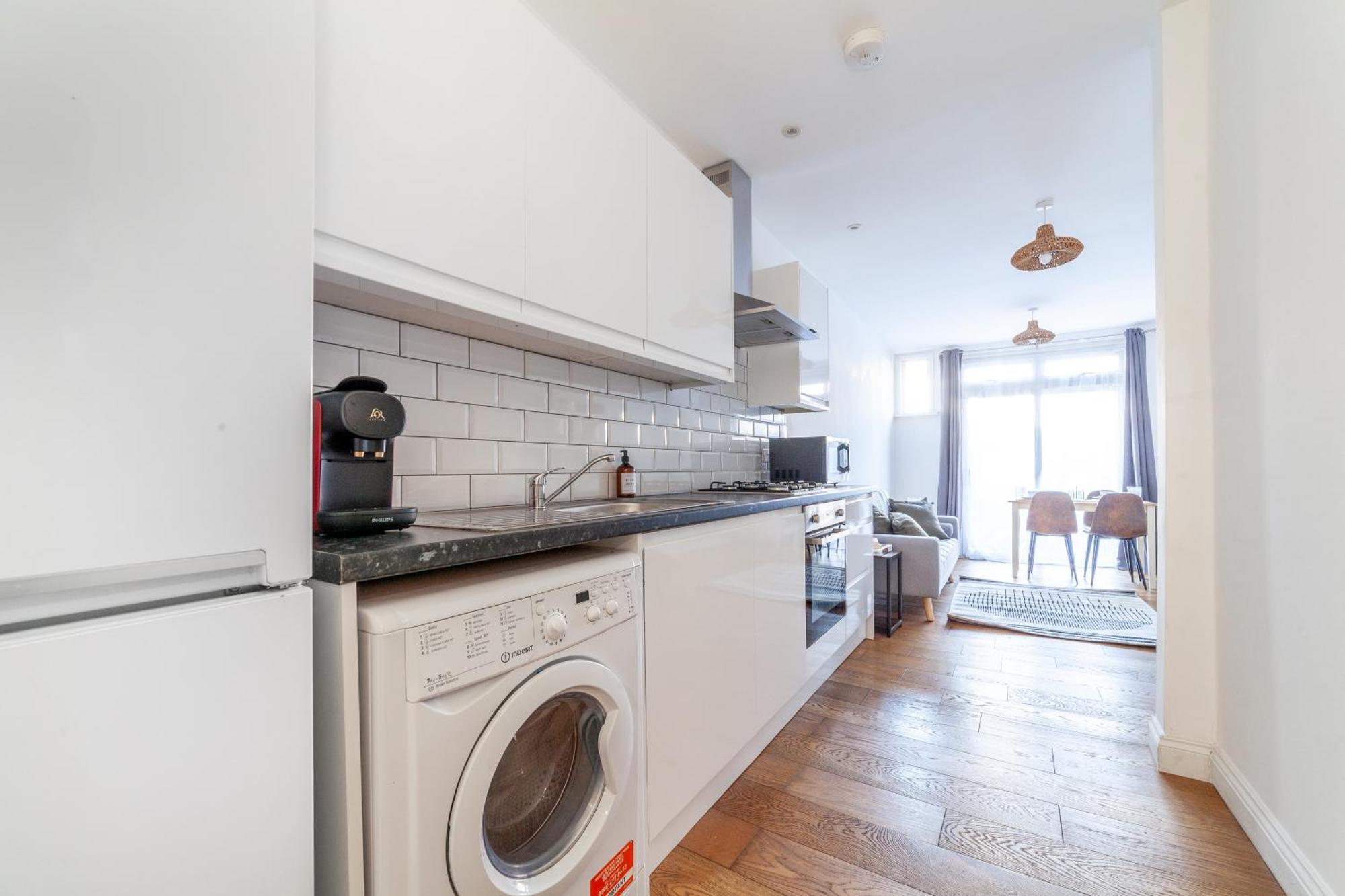 Appartement Sleek & Modern 2 Bd In - Sleeps 7 - Parking Londen